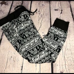 Joggers with elephant print. GUC.